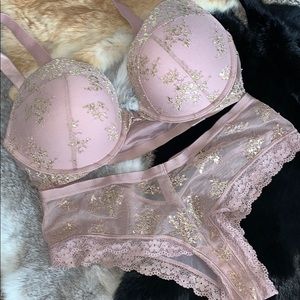 “Very Sexy” push-up bra & panty set